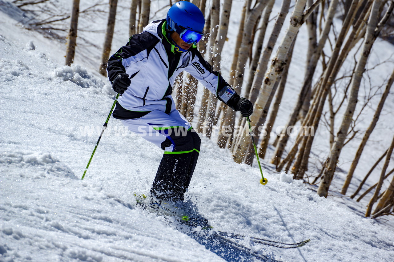 札幌国際スキー場 Mt.石井スポーツ ISHII SKI ACADEMY 校長・斉藤人之さんによる『斉藤塾』開講。本日のテーマは、「春雪！コブからスキーのたわみを楽しむ！！」(^^)v